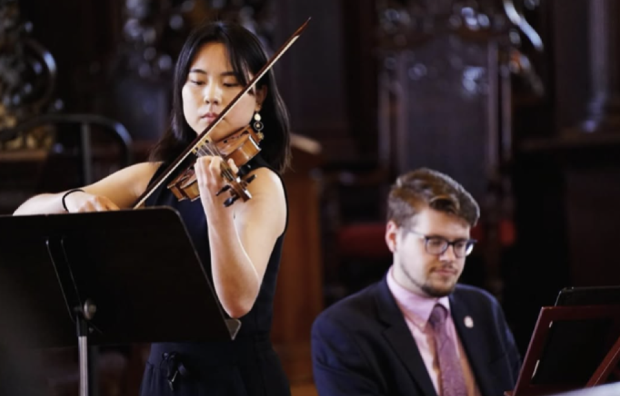 Patricia Ku '22 playing the violin with an piano accompanist.